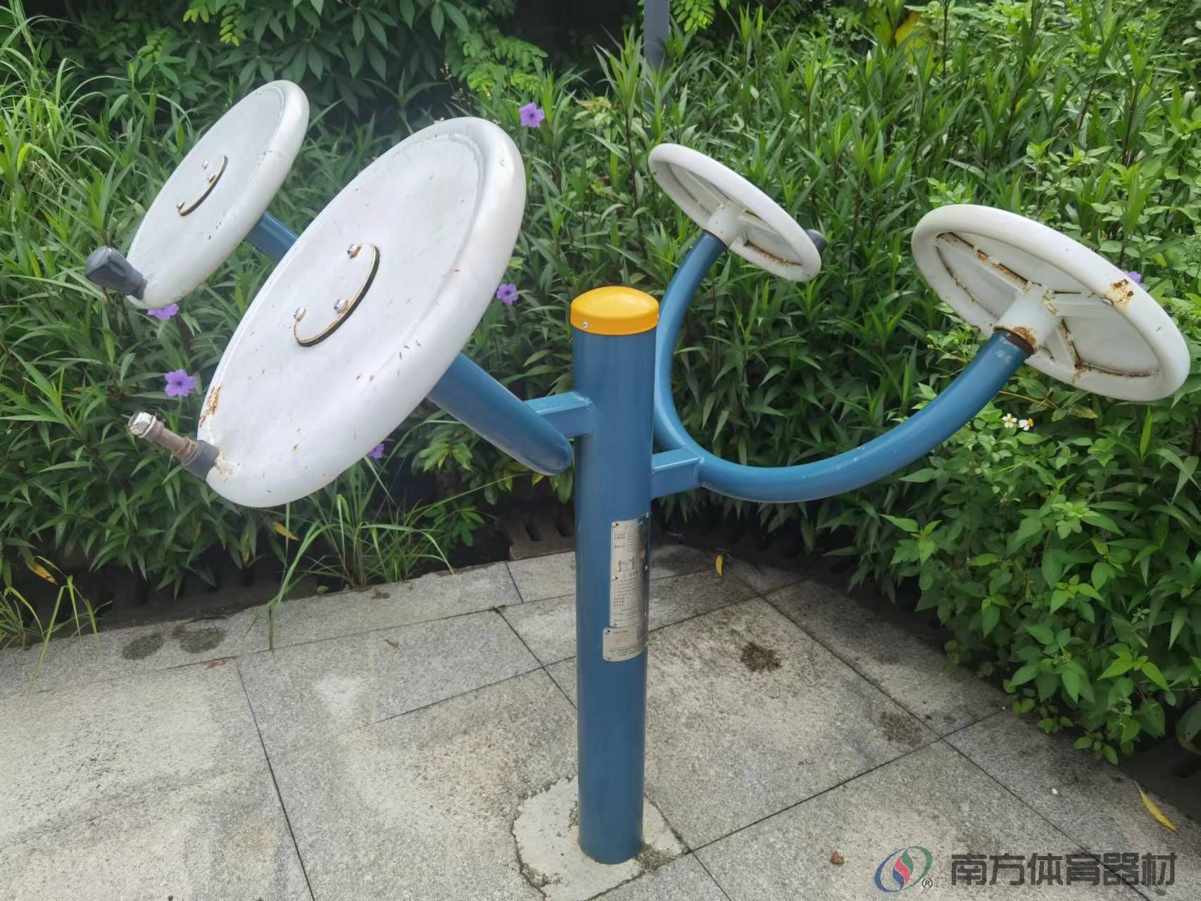 连屏村篮球场(图3)