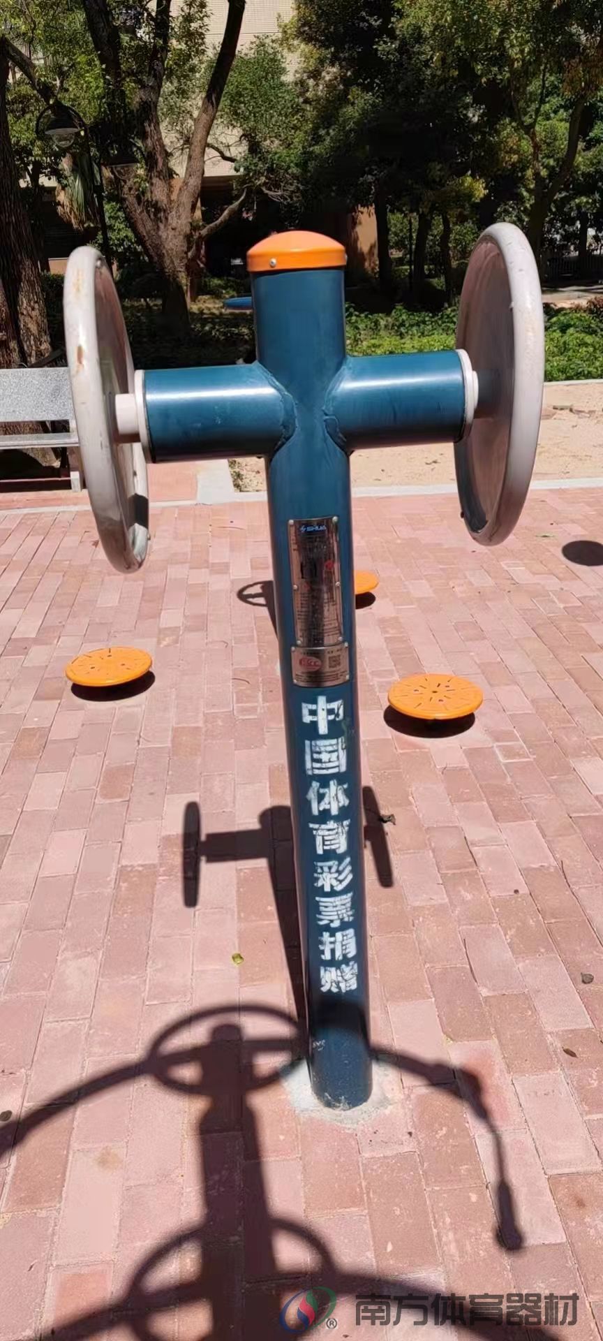 朗晴居中心花坛(图11)