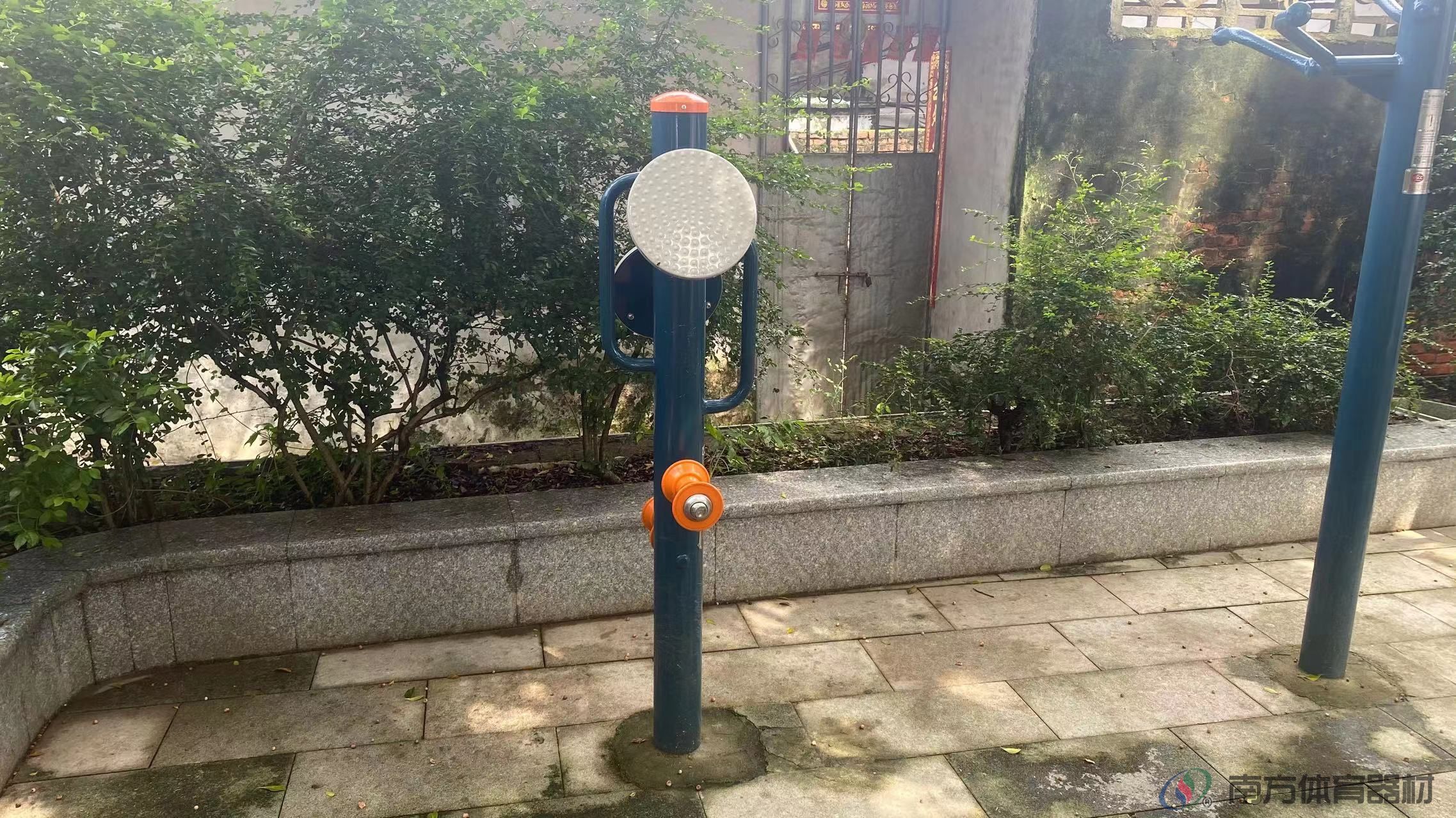 盖山村篮球场旁(图16)